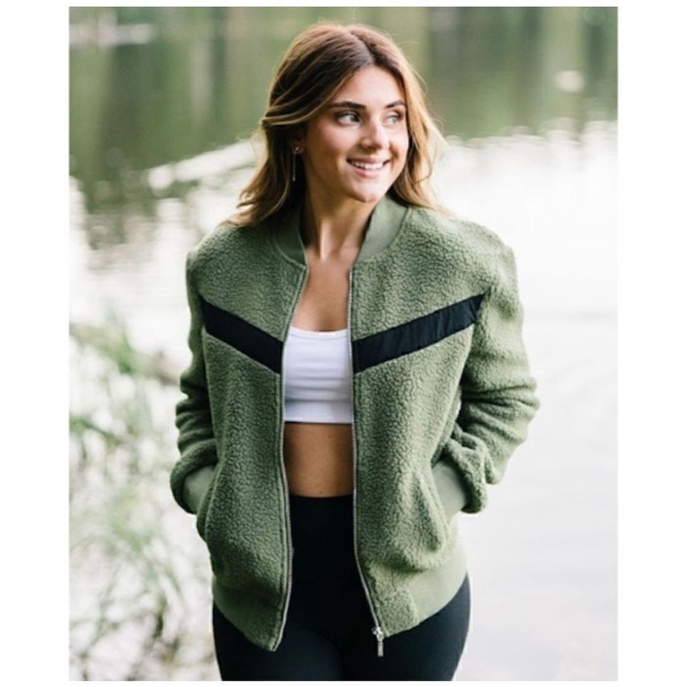 Zyia active flying V olive green fleece jacket xxs
